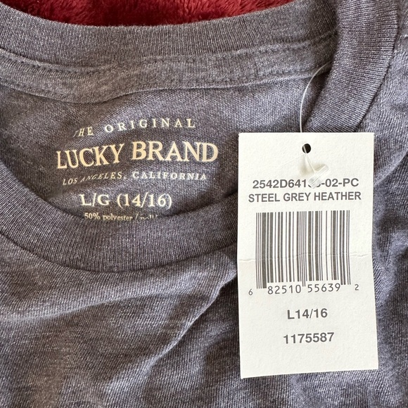 Lot of 3 boys tshirts (Nike/Lucky/Local Motion) and 1 thin UA hoody, xlnt cond - Picture 5 of 11